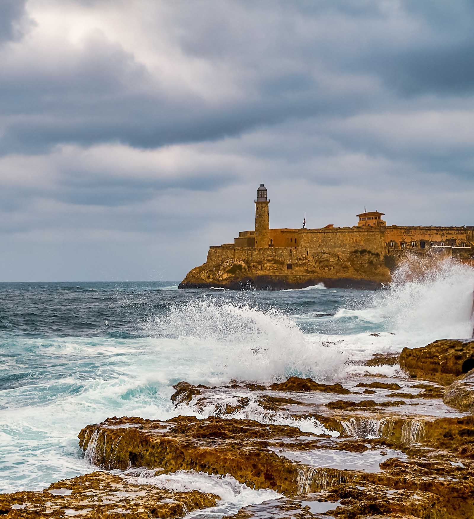 havana malecon lighthouse