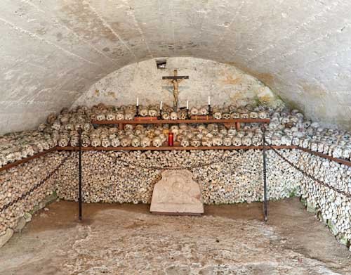 metsaperture hallstatt bones cemetery