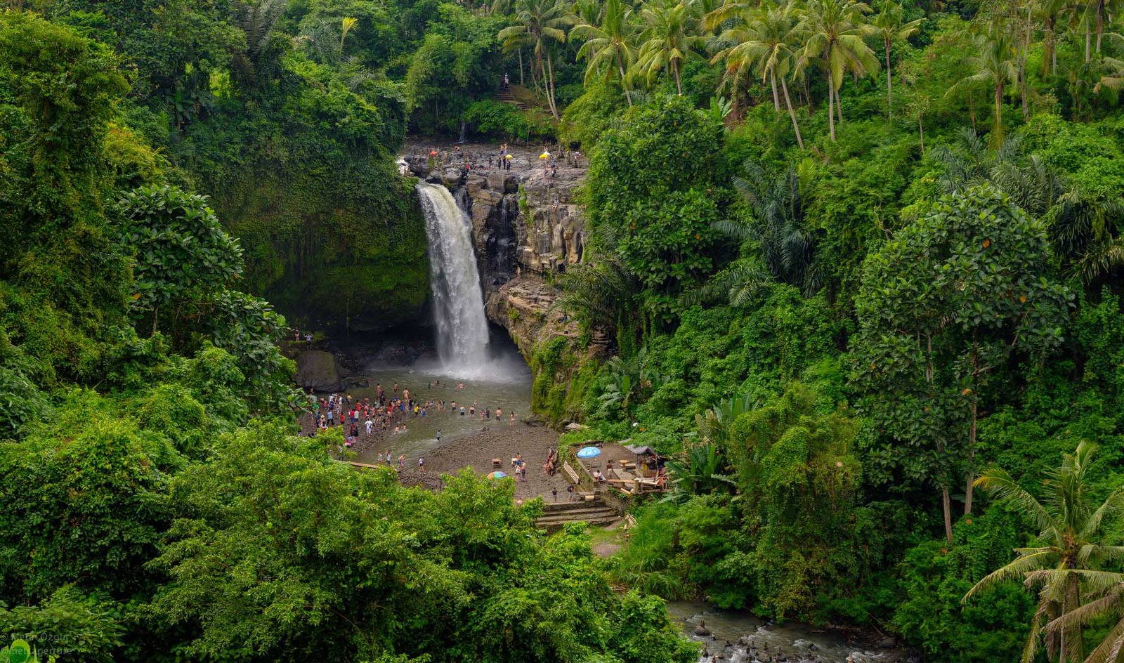 tegenungan waterfall
