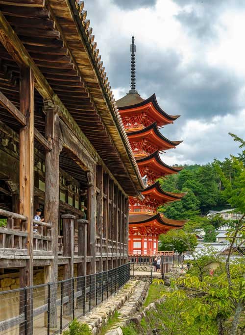 metsaperture miyajima island senjokaku tapınağı
