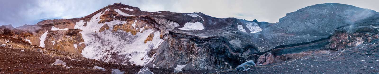 moun fuji summit crater