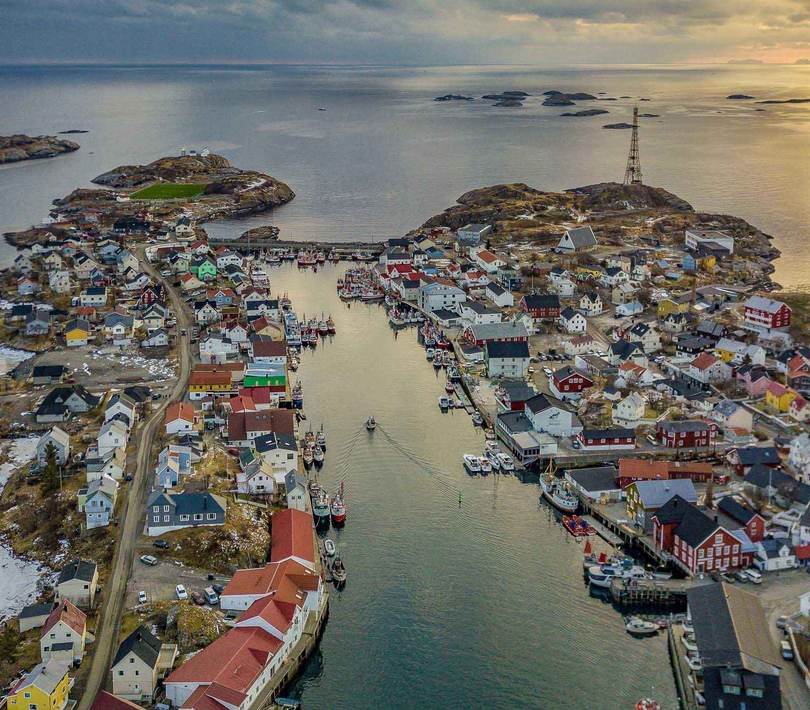 Lofoten Henningsvaer from top